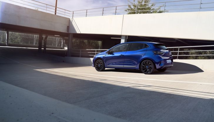 Nuova Renault Clio 2024: motori, design, allestimenti e abitacolo - Foto 5 di 37