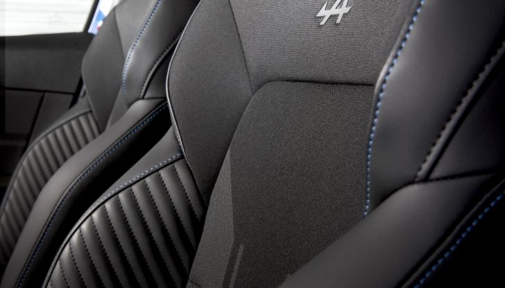 Nuova Renault Clio 2024: motori, design, allestimenti e abitacolo - Foto 31 di 37