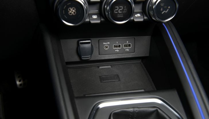 Nuova Renault Clio 2024: motori, design, allestimenti e abitacolo - Foto 33 di 37