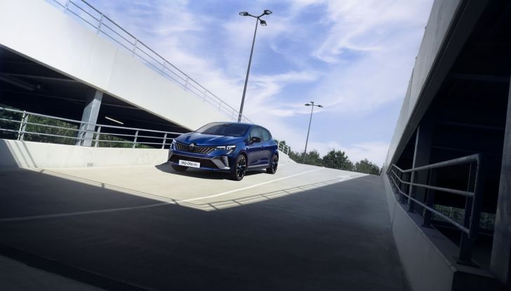 Nuova Renault Clio 2024: motori, design, allestimenti e abitacolo - Foto 6 di 37