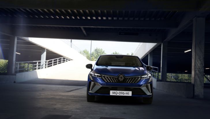 Nuova Renault Clio 2024: motori, design, allestimenti e abitacolo - Foto 7 di 37