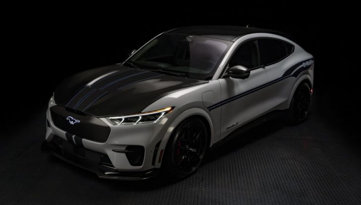 Shelby Mustang Mach-E GT: svelato il primo EV di Shelby American - Foto 3 di 10