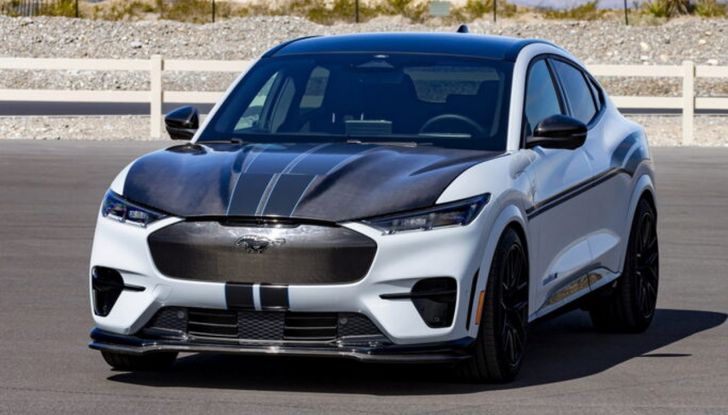 Shelby Mustang Mach-E GT: svelato il primo EV di Shelby American - Foto 5 di 10