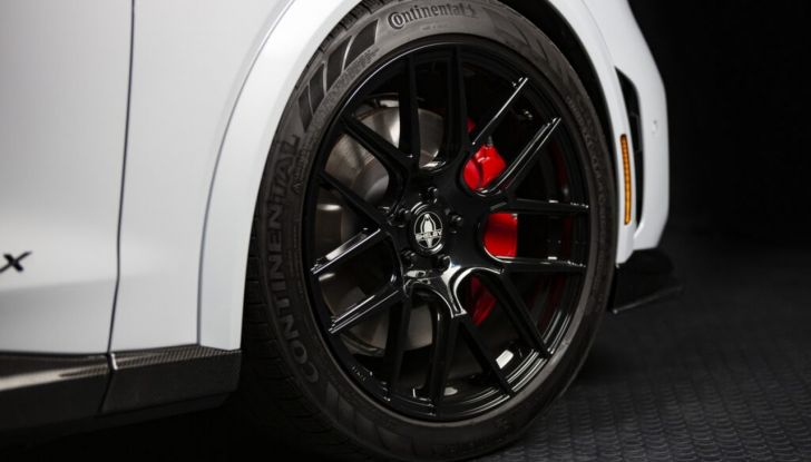 Shelby Mustang Mach-E GT: svelato il primo EV di Shelby American - Foto 8 di 10