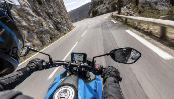 La nuova street fighter Suzuki GSX-8S arriva nelle concessionarie: prezzi da 8.900€ - Foto 1 di 11