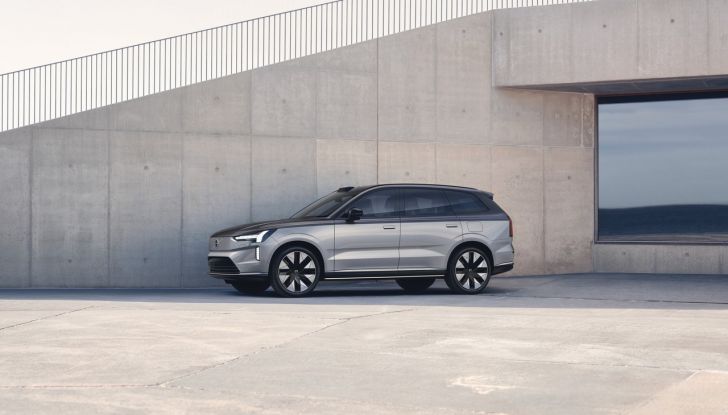 Volvo EX90 Excellence: il nuovo SUV elettrico si fa più lussuoso - Foto 16 di 18
