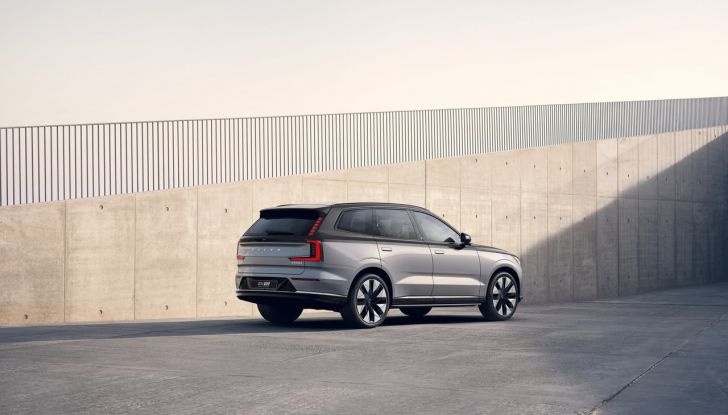 Volvo EX90 Excellence: il nuovo SUV elettrico si fa più lussuoso - Foto 17 di 18