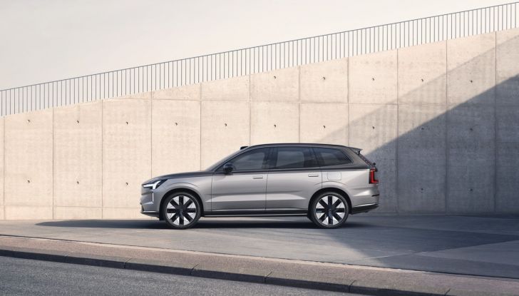 Volvo EX90 Excellence: il nuovo SUV elettrico si fa più lussuoso - Foto 18 di 18