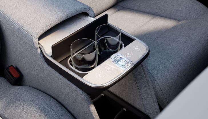 Volvo EX90 Excellence: il nuovo SUV elettrico si fa più lussuoso - Foto 7 di 18