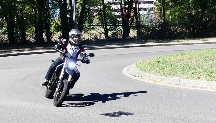 Zero Motorcycles FXE, test ride della moto elettrica dal carattere peperino - Foto 1 di 41