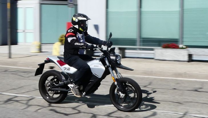 Zero Motorcycles FXE, test ride della moto elettrica dal carattere peperino - Foto 12 di 41