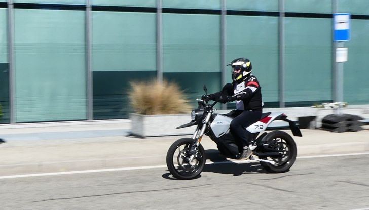 Zero Motorcycles FXE, test ride della moto elettrica dal carattere peperino - Foto 13 di 41