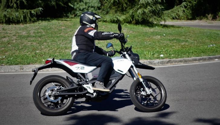 Zero Motorcycles FXE, test ride della moto elettrica dal carattere peperino - Foto 2 di 41