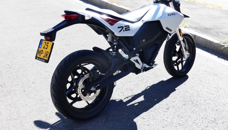 Zero Motorcycles FXE, test ride della moto elettrica dal carattere peperino - Foto 29 di 41