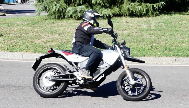 Zero Motorcycles FXE, test ride della moto elettrica dal carattere peperino - Foto 3 di 41