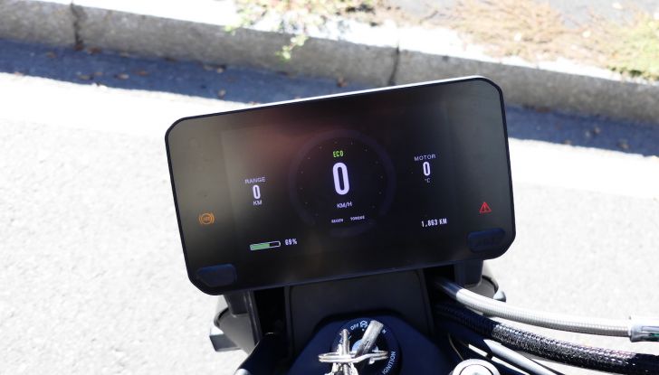 Zero Motorcycles FXE, test ride della moto elettrica dal carattere peperino - Foto 31 di 41