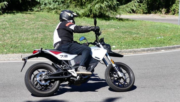 Zero Motorcycles FXE, test ride della moto elettrica dal carattere peperino - Foto 6 di 41