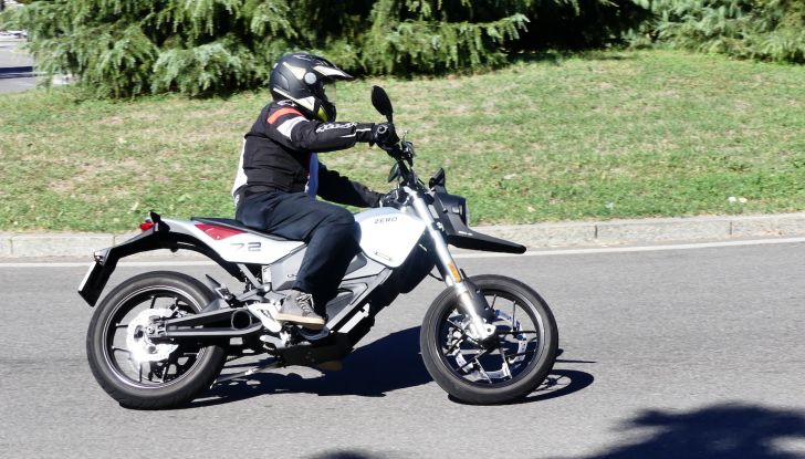 Zero Motorcycles FXE, test ride della moto elettrica dal carattere peperino - Foto 7 di 41