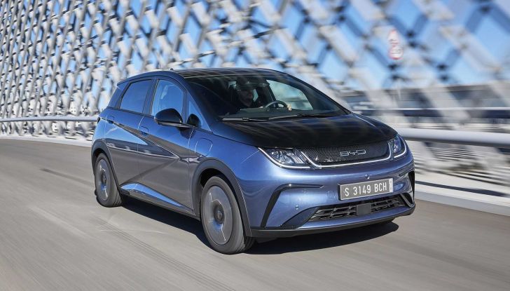 BYD Dolphin: la nuova elettrica compatta da 204 CV e 427 km di autonomia - Foto 4 di 8