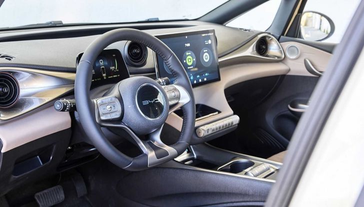 BYD Dolphin: la nuova elettrica compatta da 204 CV e 427 km di autonomia - Foto 6 di 8