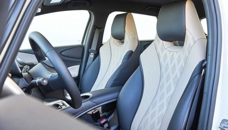 BYD Dolphin: la nuova elettrica compatta da 204 CV e 427 km di autonomia - Foto 7 di 8