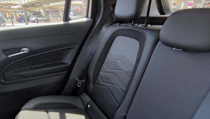 Jeep Avenger: prova su strada e autonomia del B-SUV 100% elettrico - Foto 15 di 15