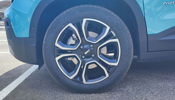 Jeep Avenger: prova su strada e autonomia del B-SUV 100% elettrico - Foto 6 di 15