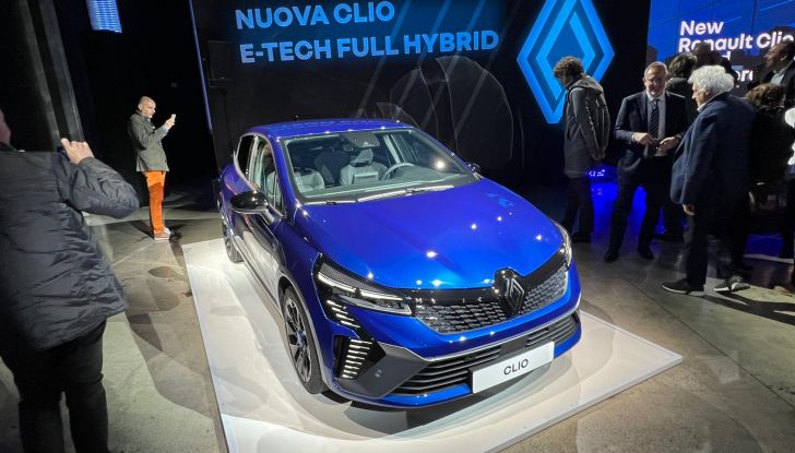 Nuova Renault Clio 2024: motori, design, allestimenti e abitacolo - Foto 3 di 37