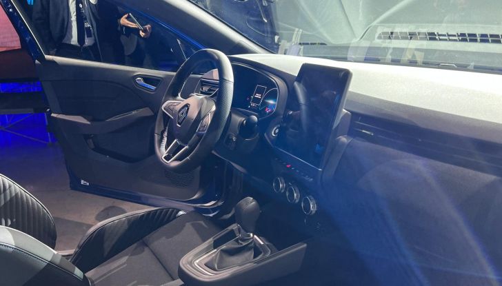 Nuova Renault Clio 2024: motori, design, allestimenti e abitacolo - Foto 20 di 37