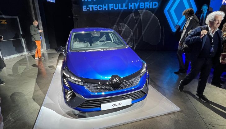 Nuova Renault Clio 2024: motori, design, allestimenti e abitacolo - Foto 36 di 37
