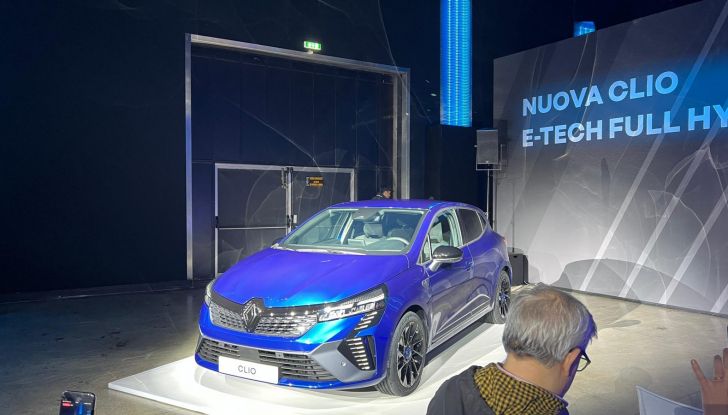 Nuova Renault Clio 2024: motori, design, allestimenti e abitacolo - Foto 27 di 37