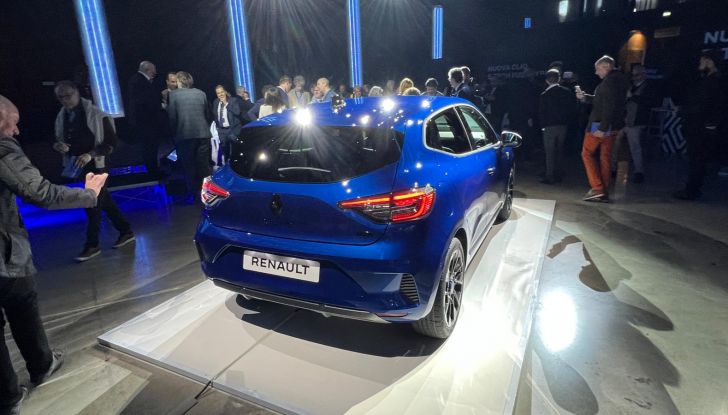 Nuova Renault Clio 2024: motori, design, allestimenti e abitacolo - Foto 12 di 37