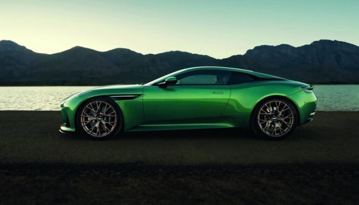 Aston Martin DB12: presentata ufficialmente la nuova sportiva da 680 CV - Foto 32 di 58