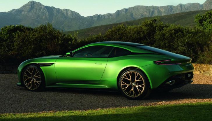 Aston Martin DB12: presentata ufficialmente la nuova sportiva da 680 CV - Foto 27 di 58