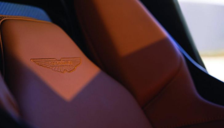 Aston Martin DB12: presentata ufficialmente la nuova sportiva da 680 CV - Foto 50 di 58