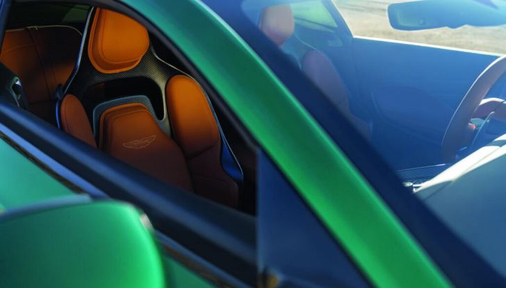 Aston Martin DB12: presentata ufficialmente la nuova sportiva da 680 CV - Foto 55 di 58