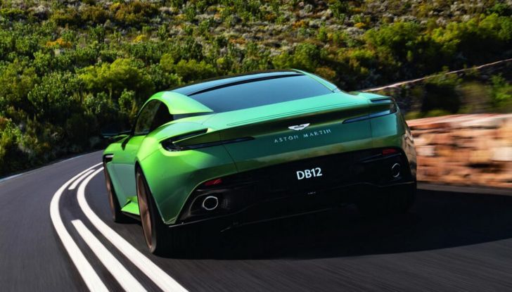 Aston Martin DB12: presentata ufficialmente la nuova sportiva da 680 CV - Foto 25 di 58