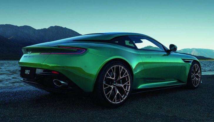 Aston Martin DB12: presentata ufficialmente la nuova sportiva da 680 CV - Foto 17 di 58
