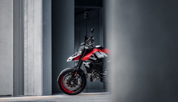 Ducati Hypermotard 950 RVE: ancora più divertente con la Graffiti Livery Evo - Foto 4 di 6