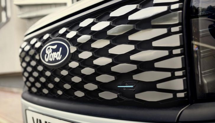 Ford E-Tourneo Courier 2024: debutta il nuovo multi-activity vehicle 100% elettrico - Foto 24 di 36