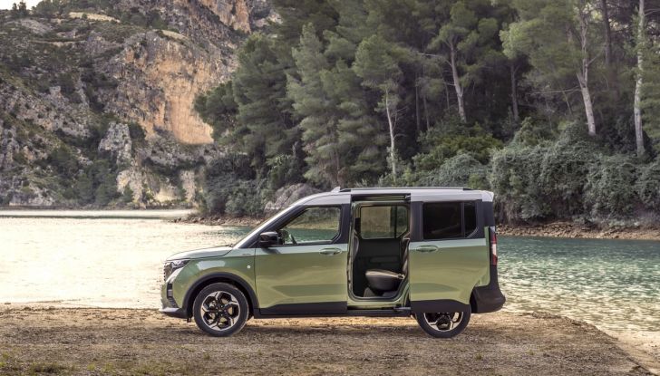 Ford E-Tourneo Courier 2024: debutta il nuovo multi-activity vehicle 100% elettrico - Foto 17 di 36