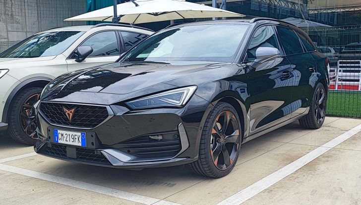 Cupra Leon 2023: prova su strada e consumi della hot-hatch ibrida - Foto 1 di 16