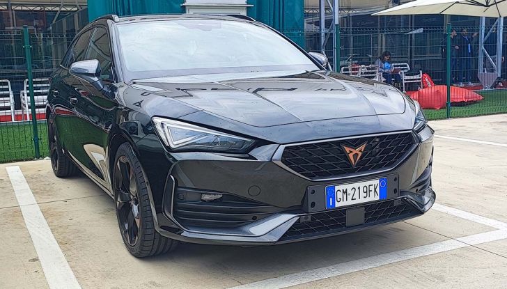 Cupra Leon 2023: prova su strada e consumi della hot-hatch ibrida - Foto 5 di 16