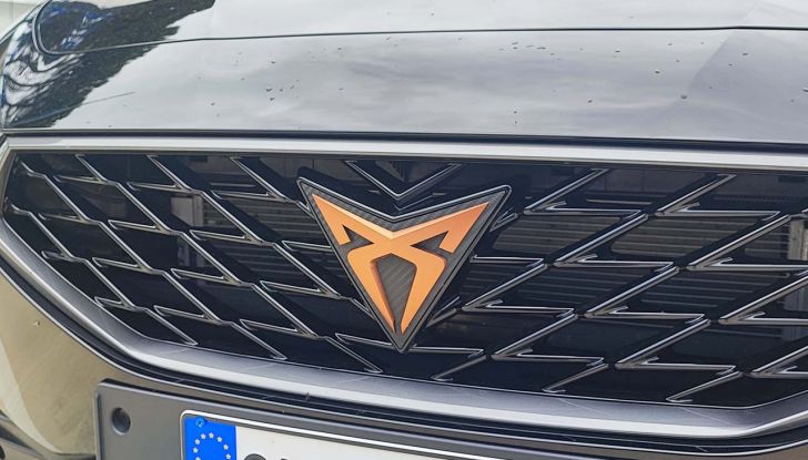 Cupra Leon 2023: prova su strada e consumi della hot-hatch ibrida - Foto 7 di 16