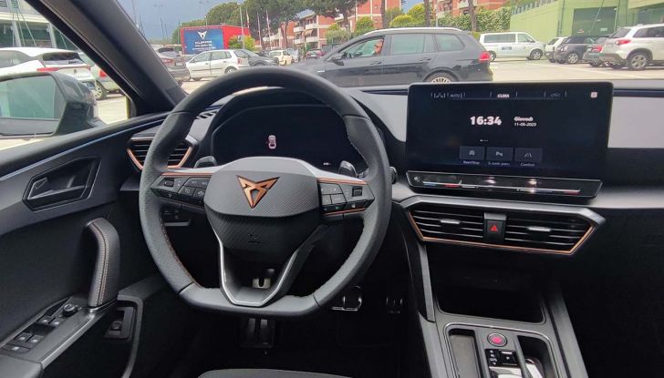Cupra Leon 2023: prova su strada e consumi della hot-hatch ibrida - Foto 9 di 16