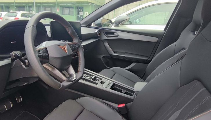 Cupra Leon 2023: prova su strada e consumi della hot-hatch ibrida - Foto 12 di 16