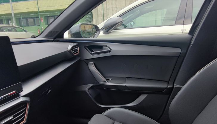 Cupra Leon 2023: prova su strada e consumi della hot-hatch ibrida - Foto 15 di 16