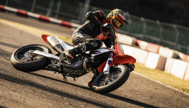 KTM 450 SMR 2024 caratteristiche e prezzo - Foto 1 di 6