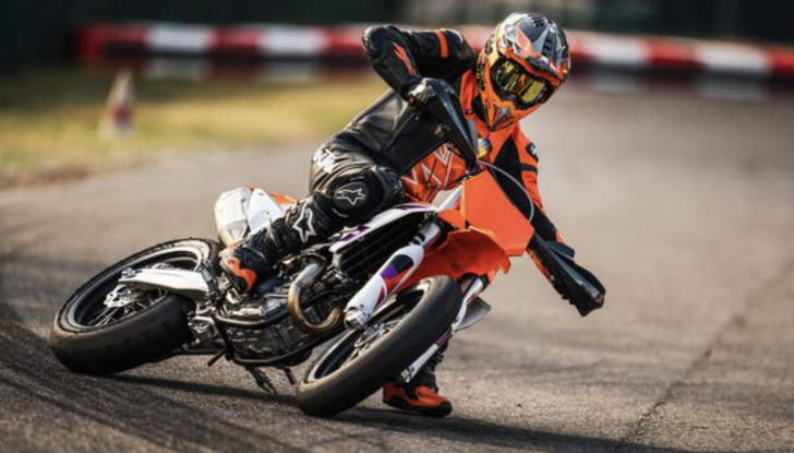 KTM 450 SMR 2024 caratteristiche e prezzo - Foto 3 di 6