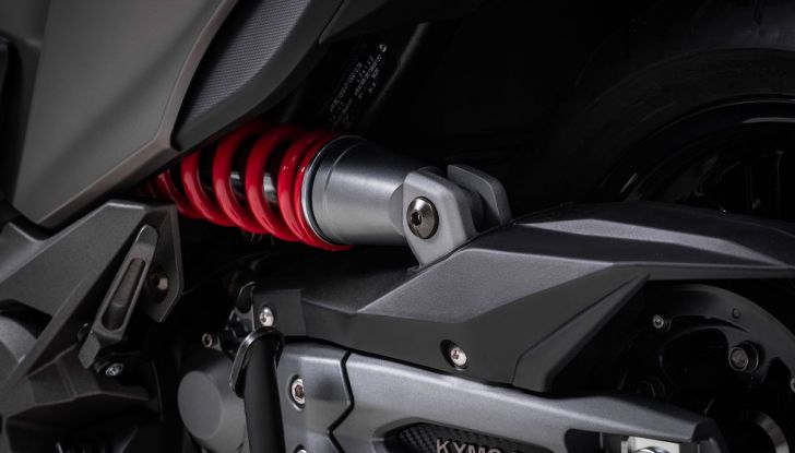 Kymco AK550 Premium, caratteristiche e prestazioni - Foto 12 di 17